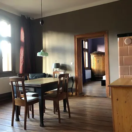 Alter Bahnhof Buschhof - Ferienwohnung 1 Og Schwarz (Mecklenburgische Seenplatte)