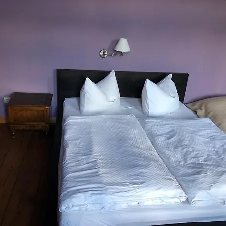 Alter Bahnhof Buschhof - Ferienwohnung 1 Og * Schwarz (Mecklenburgische Seenplatte)