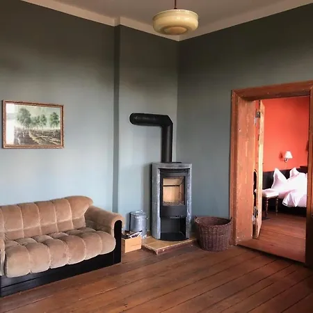 Apartamento Alter Bahnhof Buschhof - Ferienwohnung 1 Og Schwarz (Mecklenburgische Seenplatte)