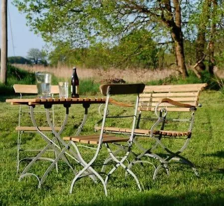 Alter Bahnhof Buschhof - Ferienwohnung 1 Og Schwarz (Mecklenburgische Seenplatte)