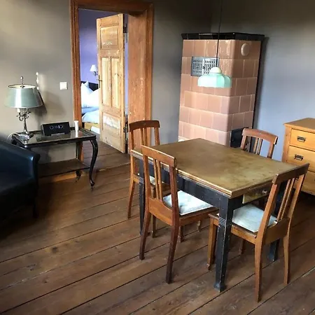 Alter Bahnhof Buschhof - Ferienwohnung 1 Og Schwarz (Mecklenburgische Seenplatte)