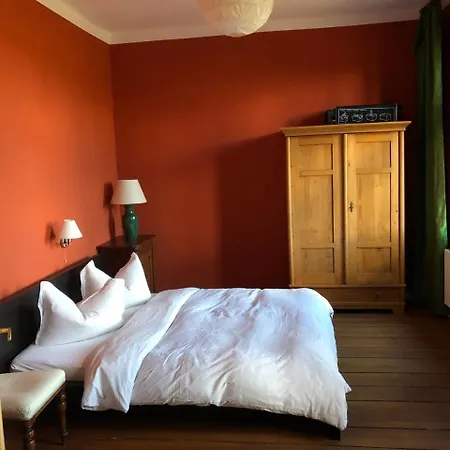 Alter Bahnhof Buschhof - Ferienwohnung 1 Og Apartamento Schwarz (Mecklenburgische Seenplatte)