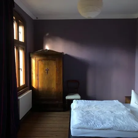 Alter Bahnhof Buschhof - Ferienwohnung 1 Og Apartamento Schwarz (Mecklenburgische Seenplatte)