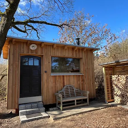 Landbahnhof Buschhof 1 Og, Mit Gartensauna Appartement Schwarz (Mecklenburgische Seenplatte)