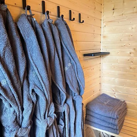 Landbahnhof Buschhof 1 Og, Mit Gartensauna